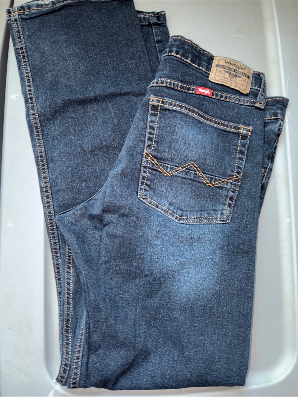 6️⃣ 32x32 Wrangler Men’s Straight Leg Dark Blue Denim Jeans